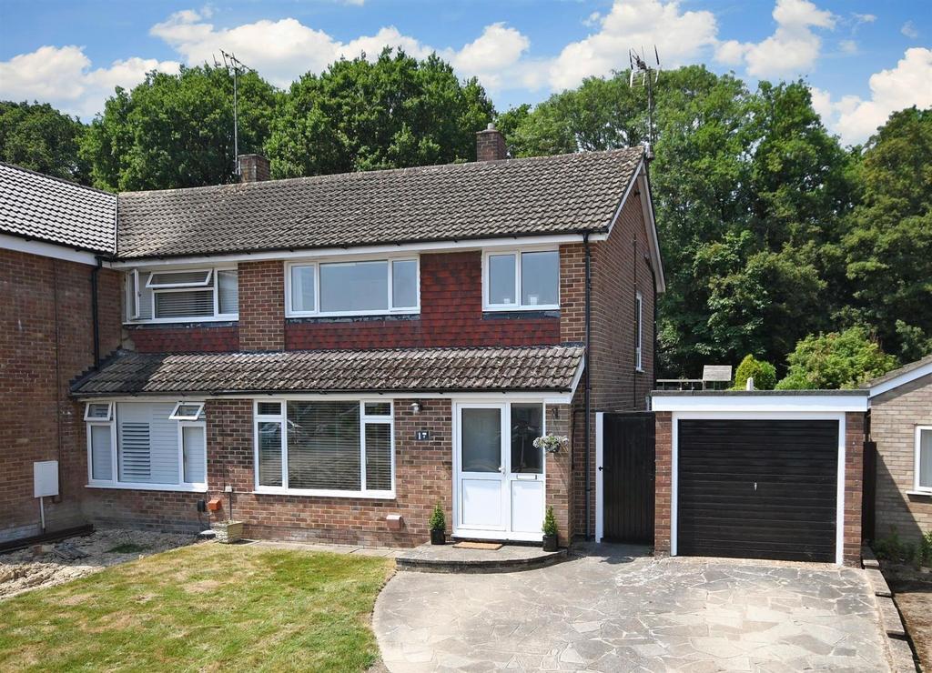 Southwater, Southwater, Horsham, West Sussex 3 bed semidetached house