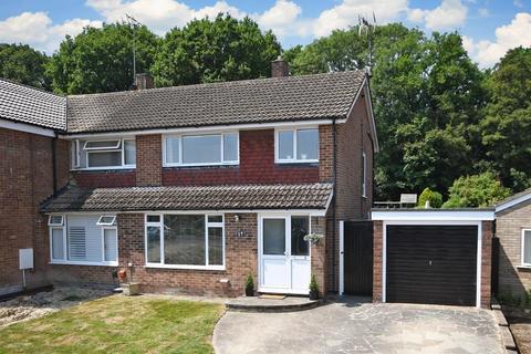 17 Wealdon Close, Southwater, Horsham, RH13 9HP