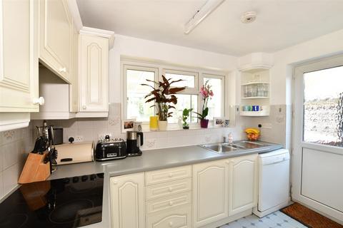 17 Wealdon Close, Southwater, Horsham, RH13 9HP