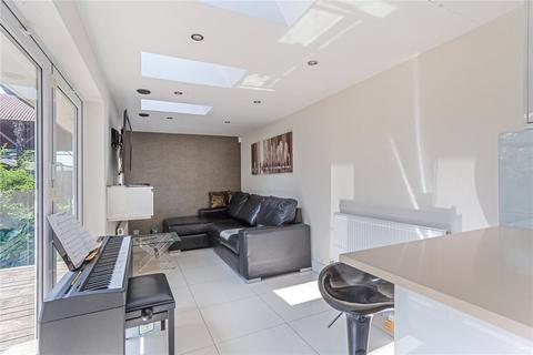 4 bedroom detached house for sale - Kingfisher Close, Northwood, Middlesex, HA6