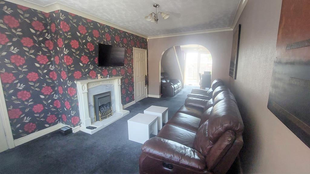 Buckley Lane, Farnworth, Bolton, BL4 3 bed bungalow £925 pcm (£213 pw)
