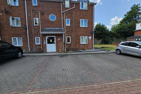 2 bedroom flat to rent, Delph Court, Leeds