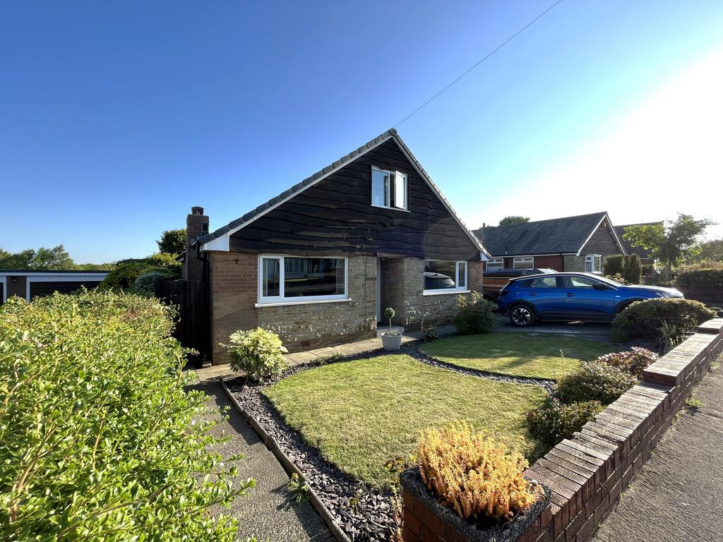 Ladyshore Road, Little Lever, Bolton, BL3 4 bed detached house £390,000