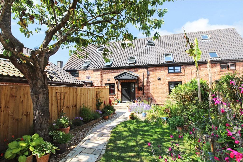 Church Farm Barns, The Street, Bramerton, Norwich, NR14 4 bed barn