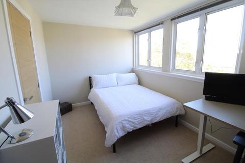 2 bedroom flat to rent, Brighton Place, Top Floor, AB10
