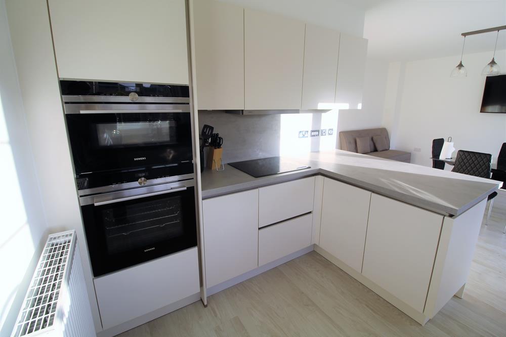 Kitchen photo 2