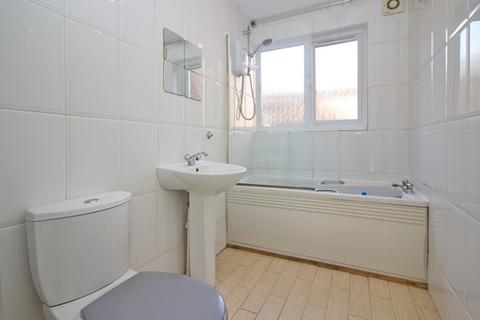 undefined, STONY STRATFORD CENTRE - 1 bedroom maisonette with parking!