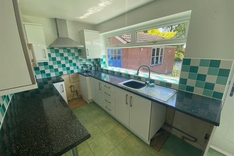 28 Alpine Drive, Royton, Oldham, OL2 5HB