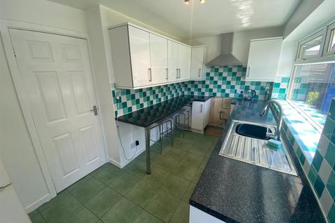 28 Alpine Drive, Royton, Oldham, OL2 5HB