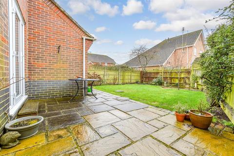 31 Downs Close, Headcorn, Ashford, TN27 9UG