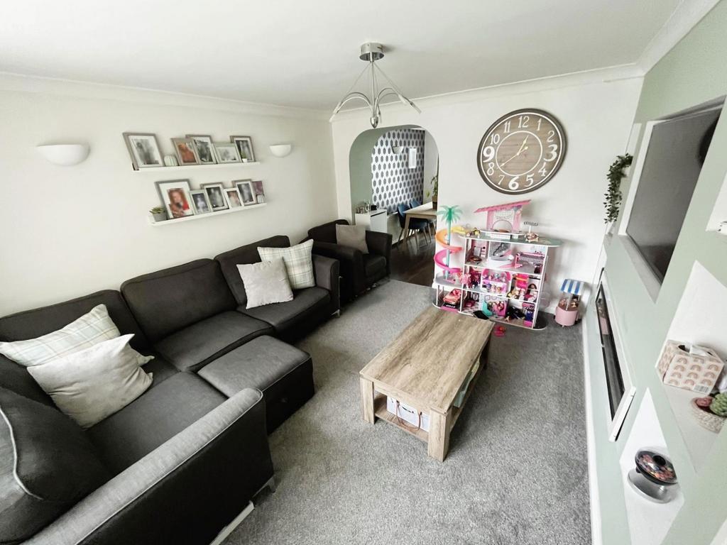 Aviemore Road, Hemlington... 3 bed semidetached house £140,000