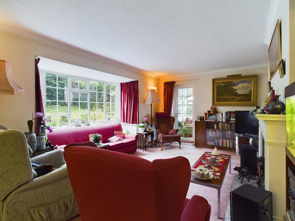 Fairway Avenue, Tilehurst, Reading, RG30 4 bed detached house £595,000