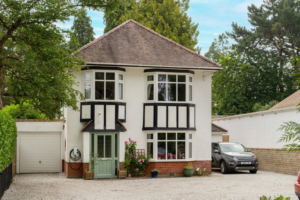 New Road, Ferndown BH22 4 bed detached house for sale £690,000