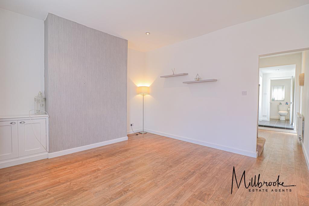 Sale Lane, Tyldesley, Manchester, M29 2 bed terraced house £725 pcm