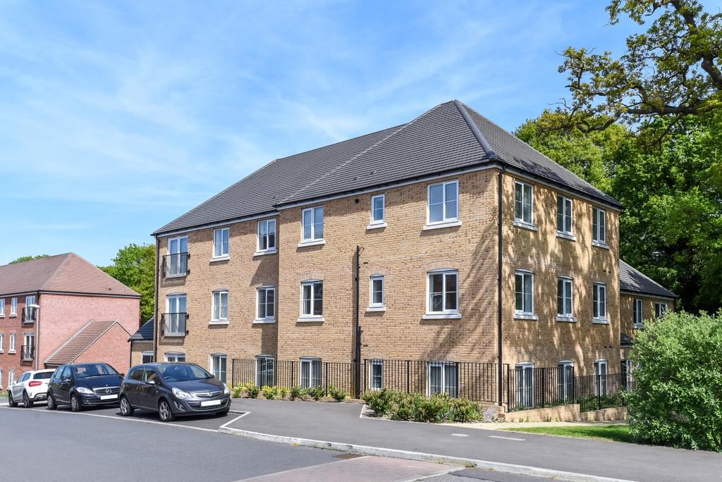 Waratah Drive Chislehurst BR7 2 bed apartment £1,500 pcm (£346 pw)