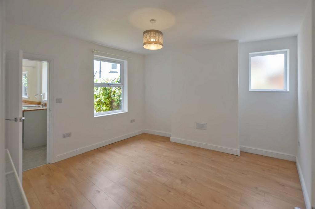 Dale Street, Runcorn, WA7 5PF 3 bed end of terrace house £750 pcm (£