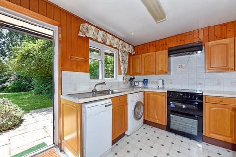 4 bedroom detached house to rent - Thicket Grove, Maidenhead, Berkshire, SL6