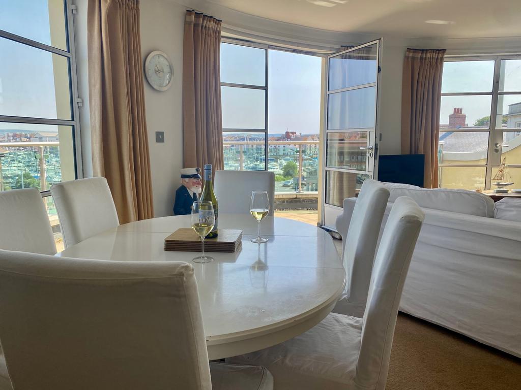 Harbourside luxury two bedroom apartment 2 bed apartment for sale £