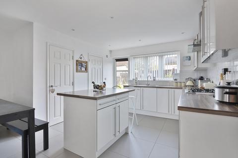 73 Parkfields, Roydon, Harlow, CM19 5JA