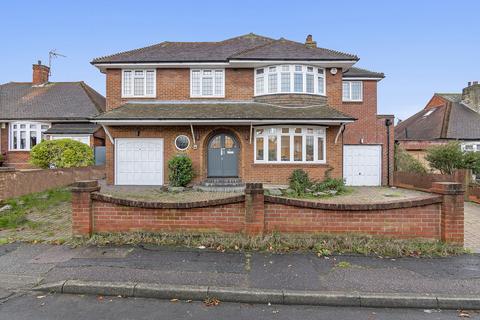 4 Fernside, Buckhurst Hill, IG9 5TY