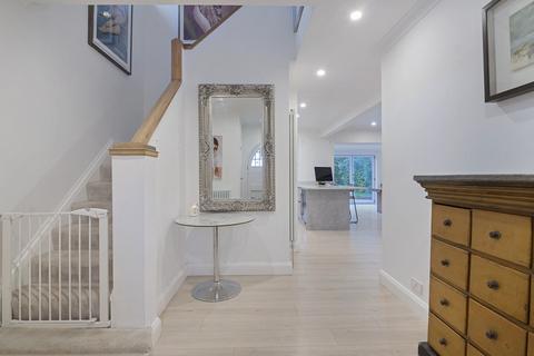 4 Fernside, Buckhurst Hill, IG9 5TY