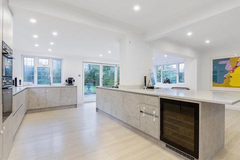 4 Fernside, Buckhurst Hill, IG9 5TY
