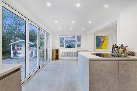 4 Fernside, Buckhurst Hill, IG9 5TY