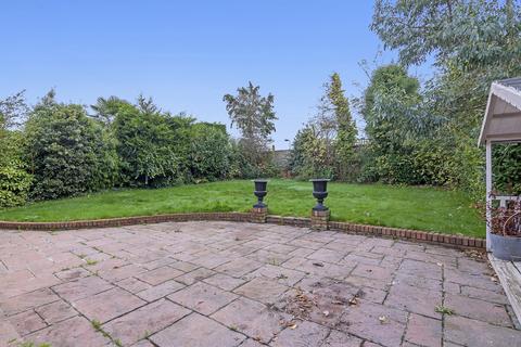 4 Fernside, Buckhurst Hill, IG9 5TY