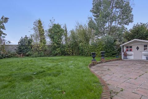 4 Fernside, Buckhurst Hill, IG9 5TY