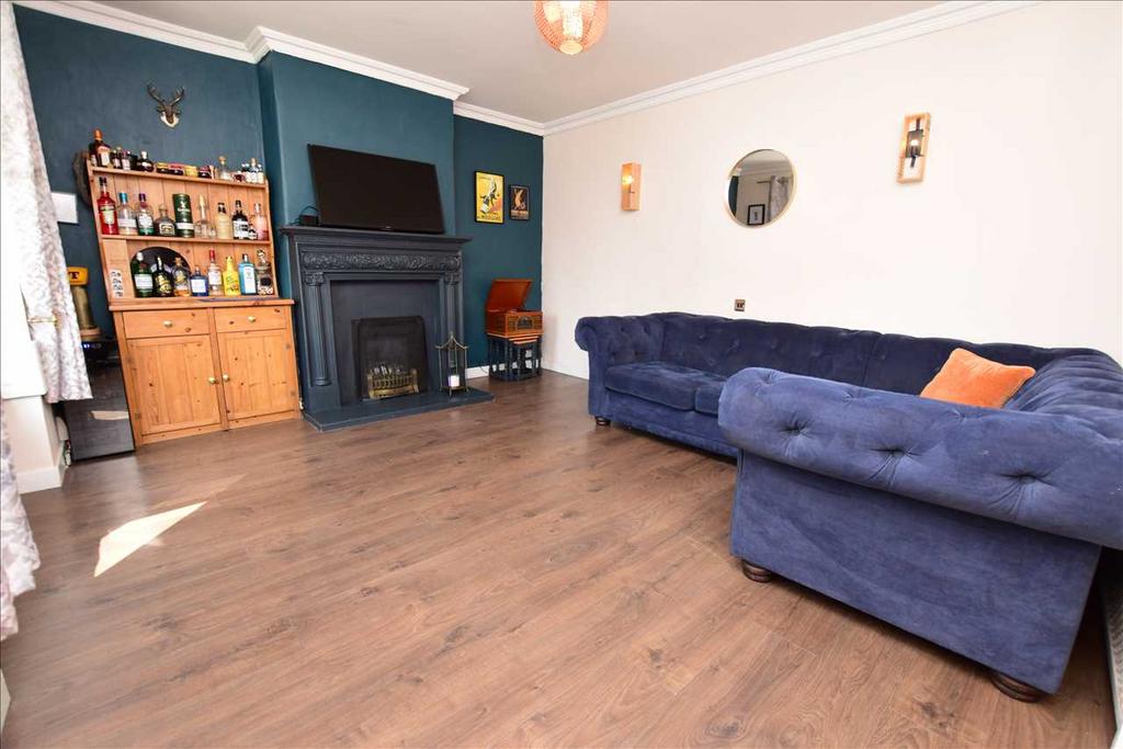 Swinton Crescent, Coatbridge 2 bed end of terrace house £109,995