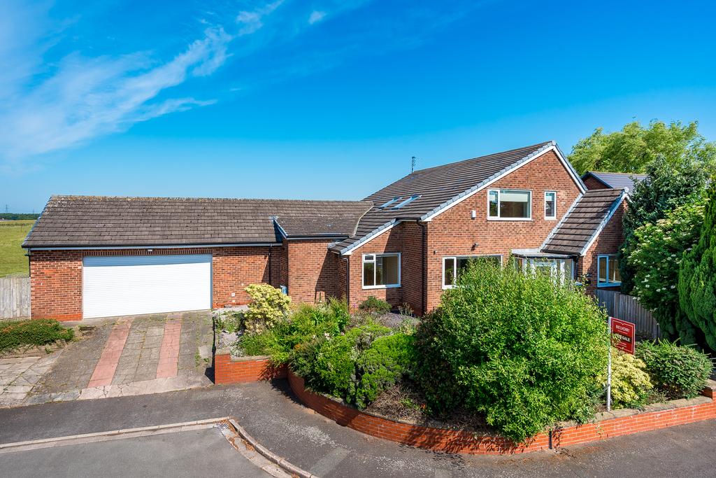 Villiers Crescent, Eccleston, St... 5 bed detached house £795,000