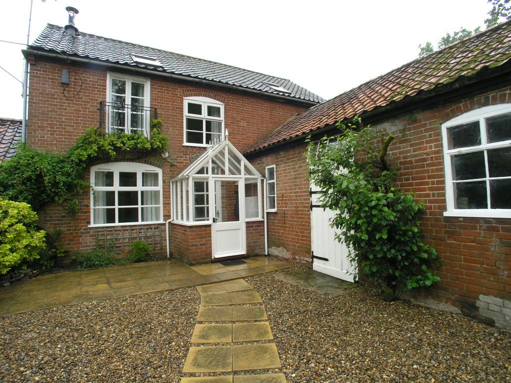 The Hills, Uggeshall 3 bed detached house £1,250 pcm (£288 pw)