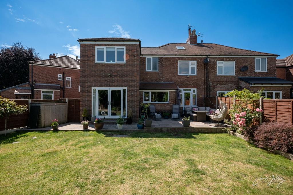 Hollymount Avenue, Offerton, Stockport SK2 7LP 4 bed semidetached
