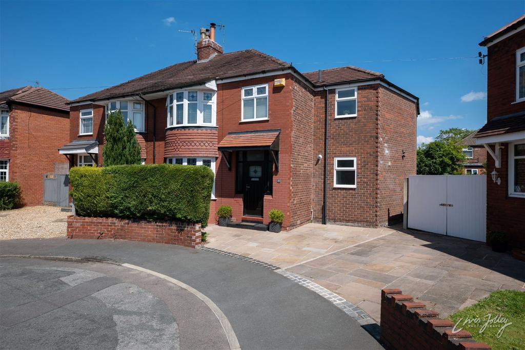 Hollymount Avenue, Offerton, Stockport SK2 7LP 4 bed semidetached