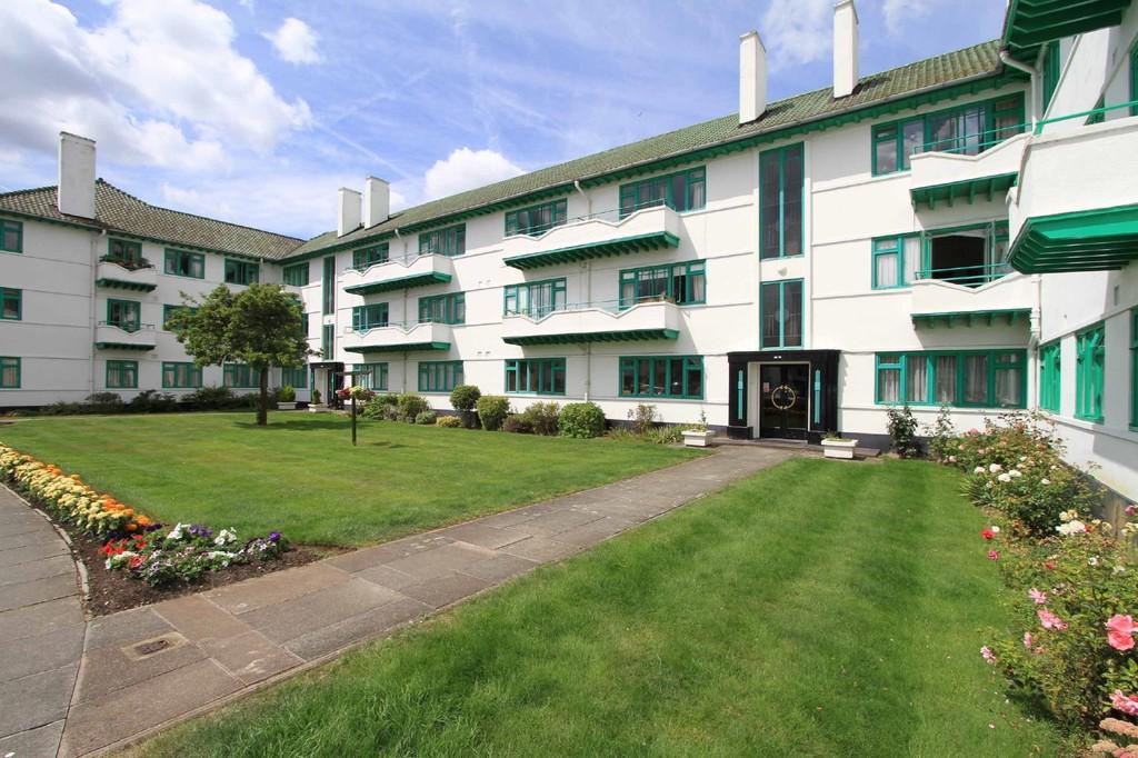 Elm Park Court, Pinner HA5 3 bed ground floor flat for sale - £450,000