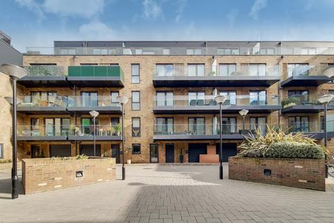 Flat 28, Swan Court Swan Street, Isleworth, TW7 6XW