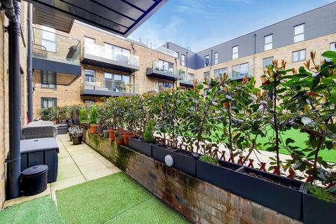 Flat 28, Swan Court Swan Street, Isleworth, TW7 6XW