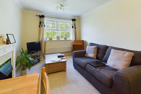 2 bedroom flat for sale, Heath Road, Haywards Heath, RH16