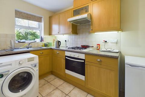 2 bedroom flat for sale, Heath Road, Haywards Heath, RH16