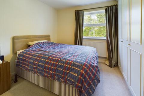 2 bedroom flat for sale, Heath Road, Haywards Heath, RH16