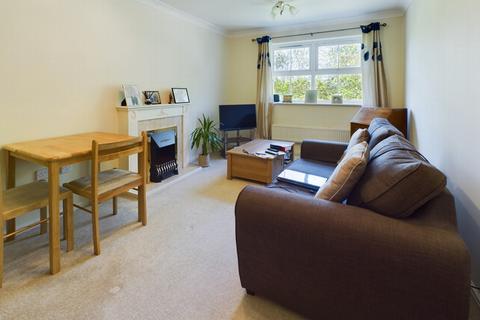 2 bedroom flat for sale, Heath Road, Haywards Heath, RH16