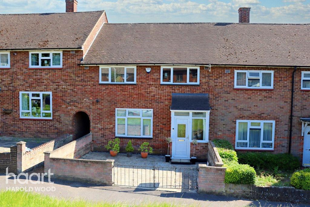 Lewes Road, Romford 3 bed terraced house for sale £410,000