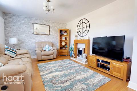 21 Lewes Road, Romford, RM3 7YR