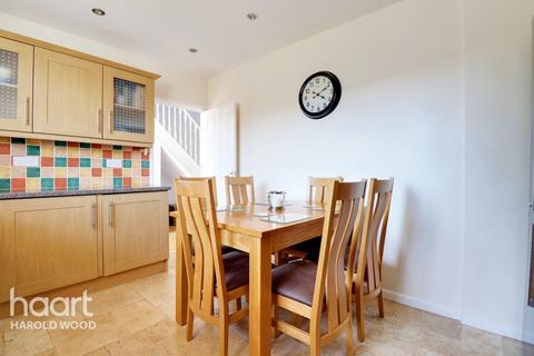 21 Lewes Road, Romford, RM3 7YR