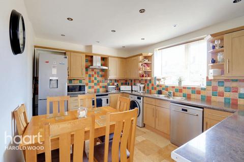 21 Lewes Road, Romford, RM3 7YR