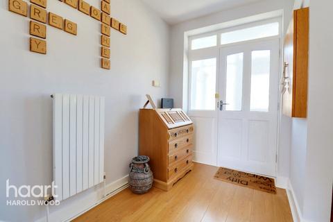 21 Lewes Road, Romford, RM3 7YR