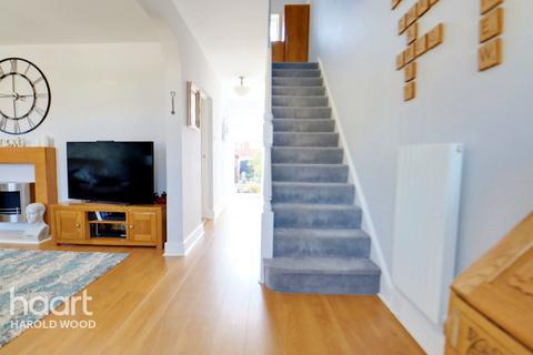 21 Lewes Road, Romford, RM3 7YR
