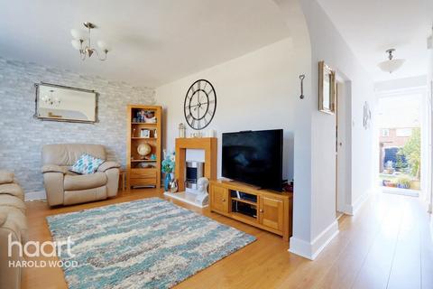 21 Lewes Road, Romford, RM3 7YR