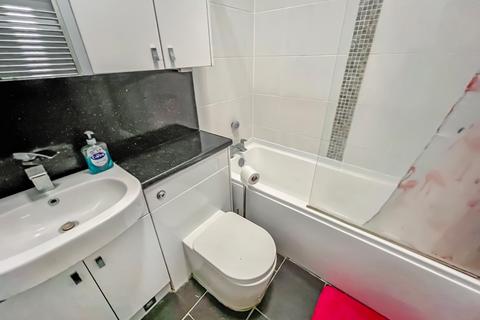 Flat D, 2 - 4 Lansdowne Square, Northfleet, Gravesend, DA11 9LX