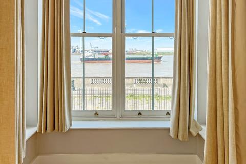 Flat D, 2 - 4 Lansdowne Square, Northfleet, Gravesend, DA11 9LX